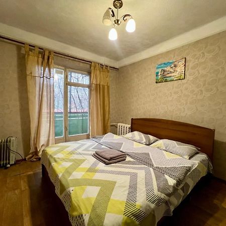 Квартира Эконом-Класса Возле Метро Левобережная Kyiv Exterior photo