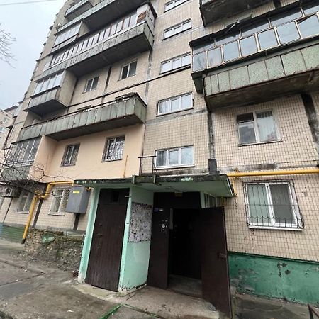 Квартира Эконом-Класса Возле Метро Левобережная Kyiv Exterior photo